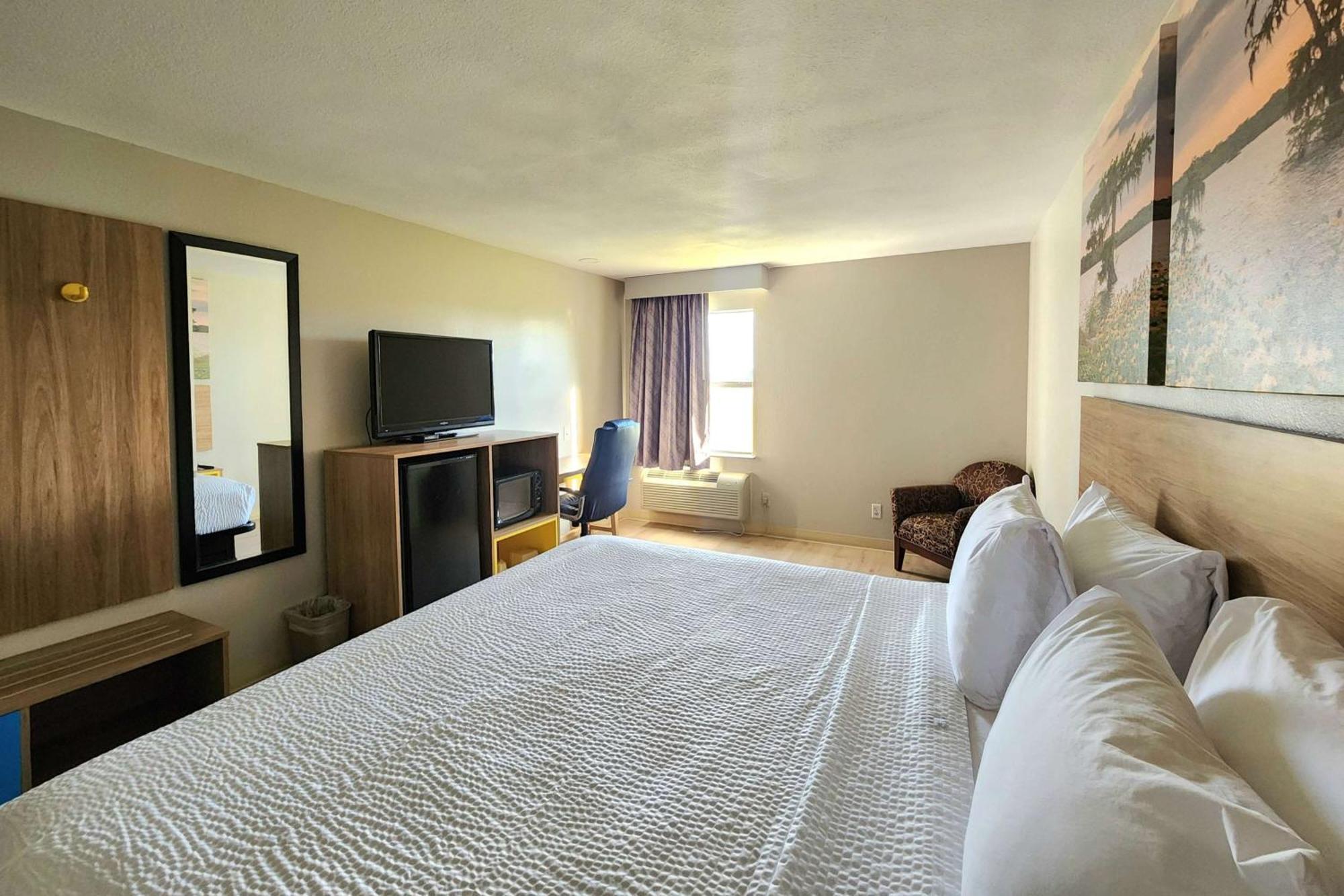 Days Inn By Wyndham Lafayette Scott Экстерьер фото